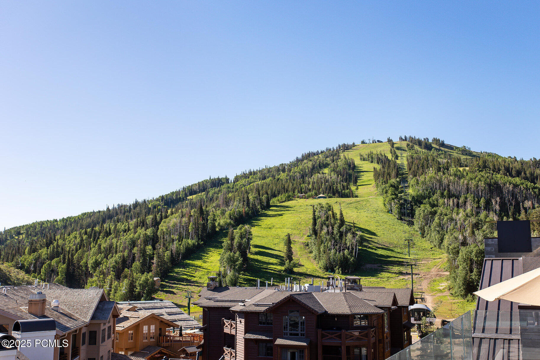 7520 Royal Street, 411