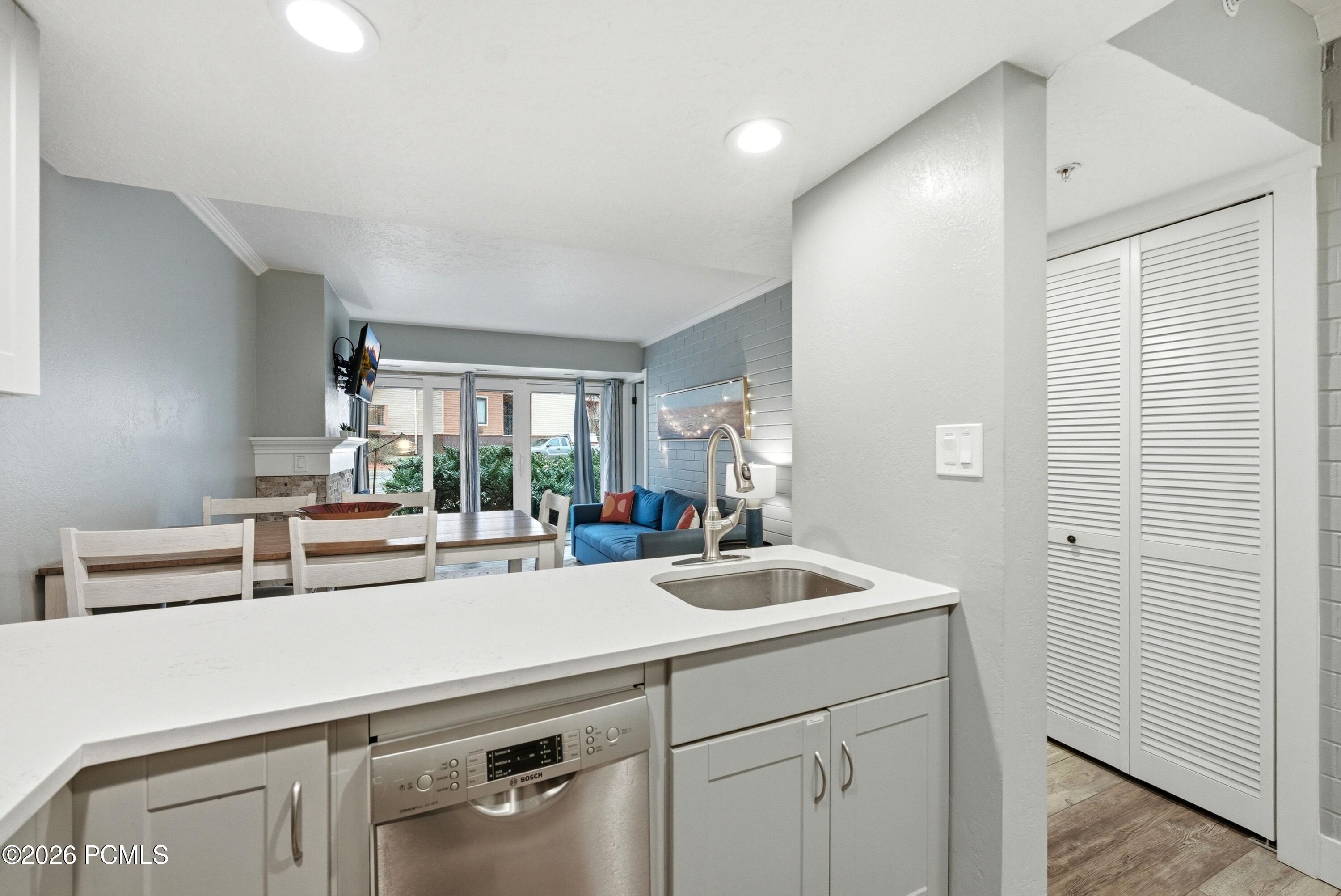 2000 Prospector Avenue 102