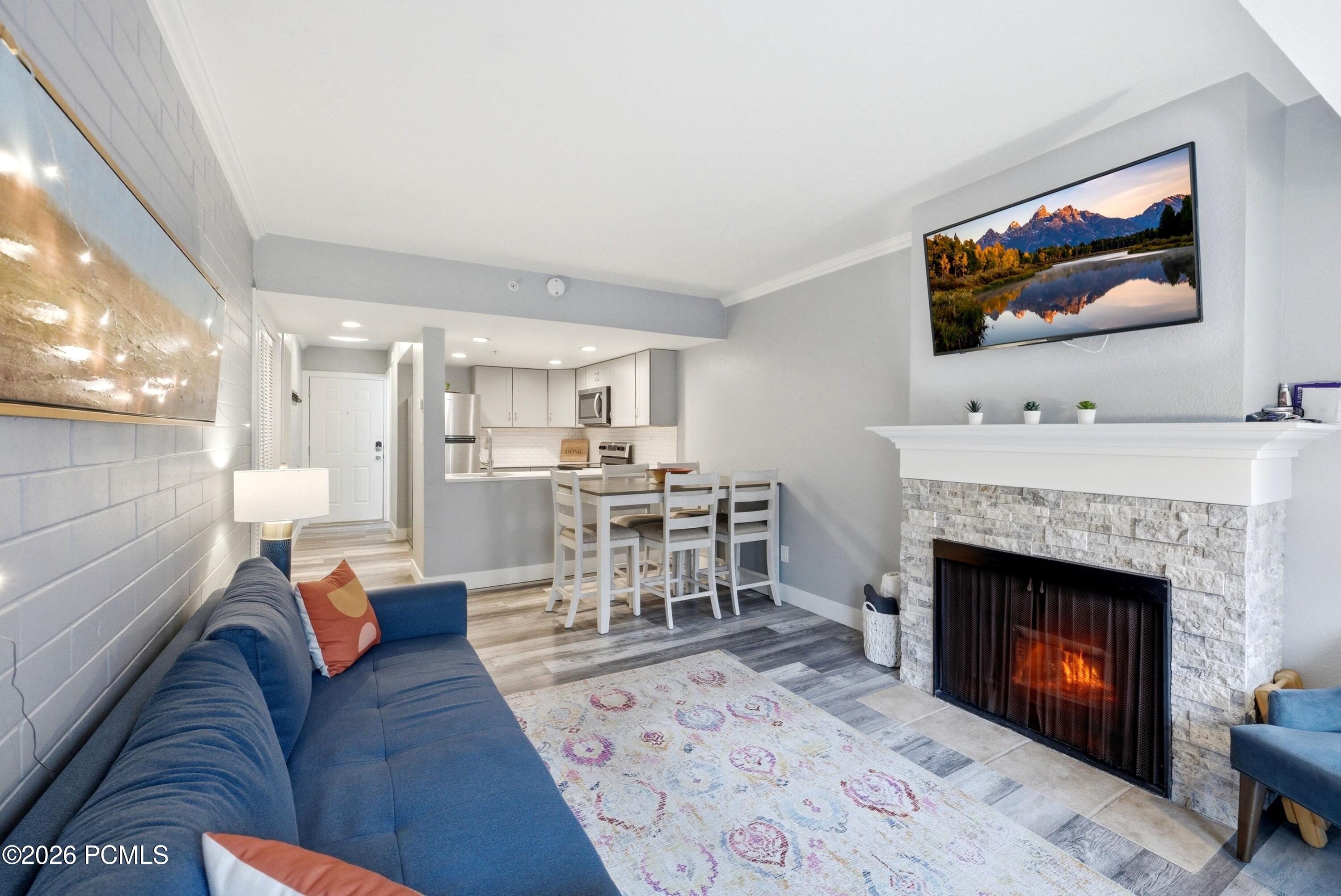 2000 Prospector Avenue 102