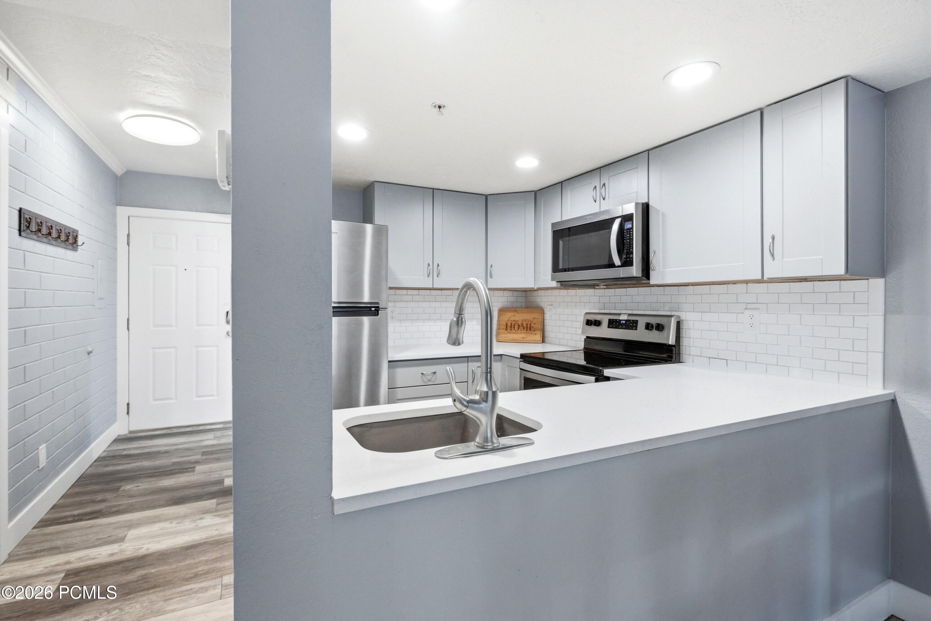 2000 Prospector Avenue 102