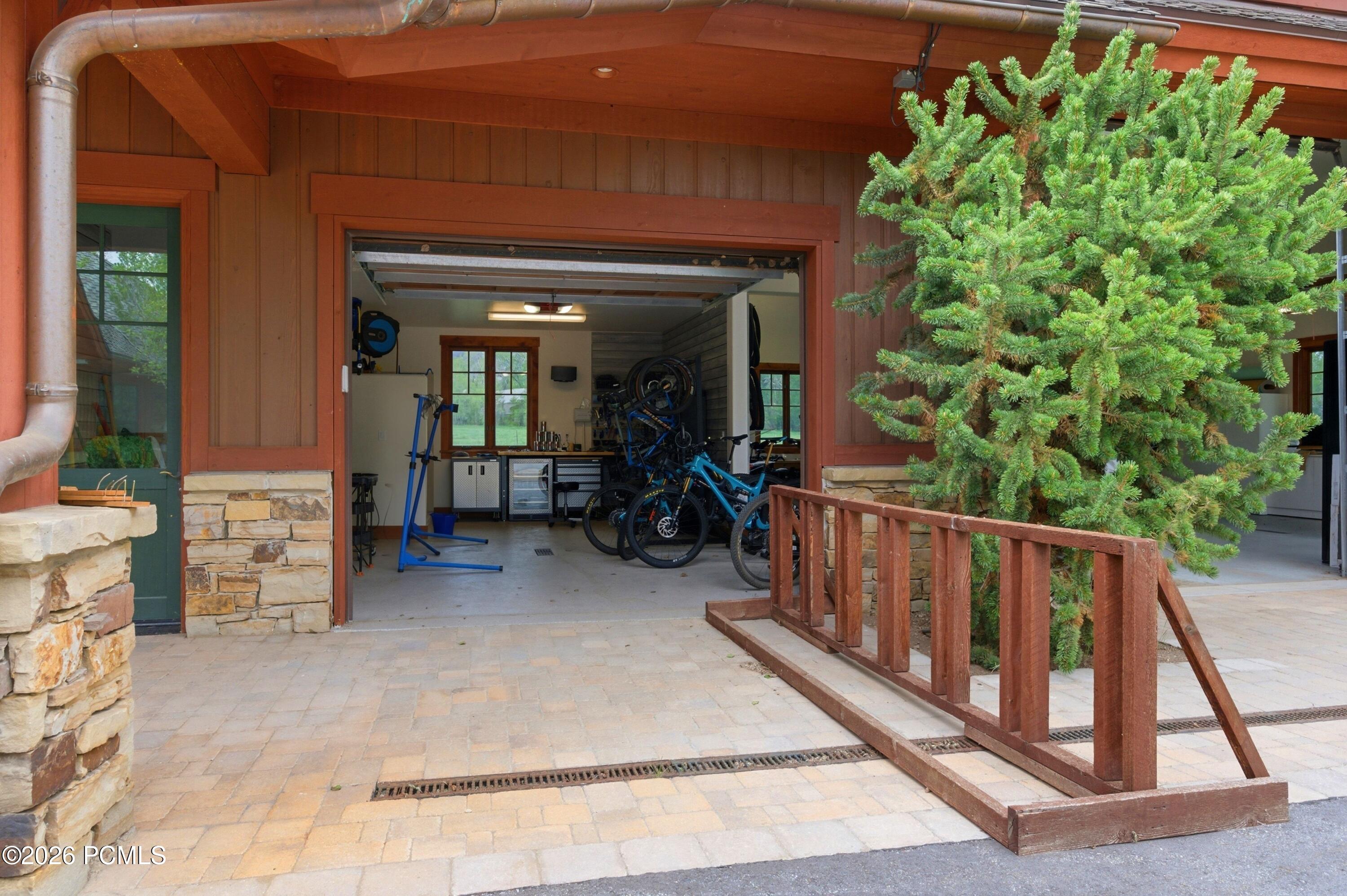 1042 W Quarry Mountain Lane