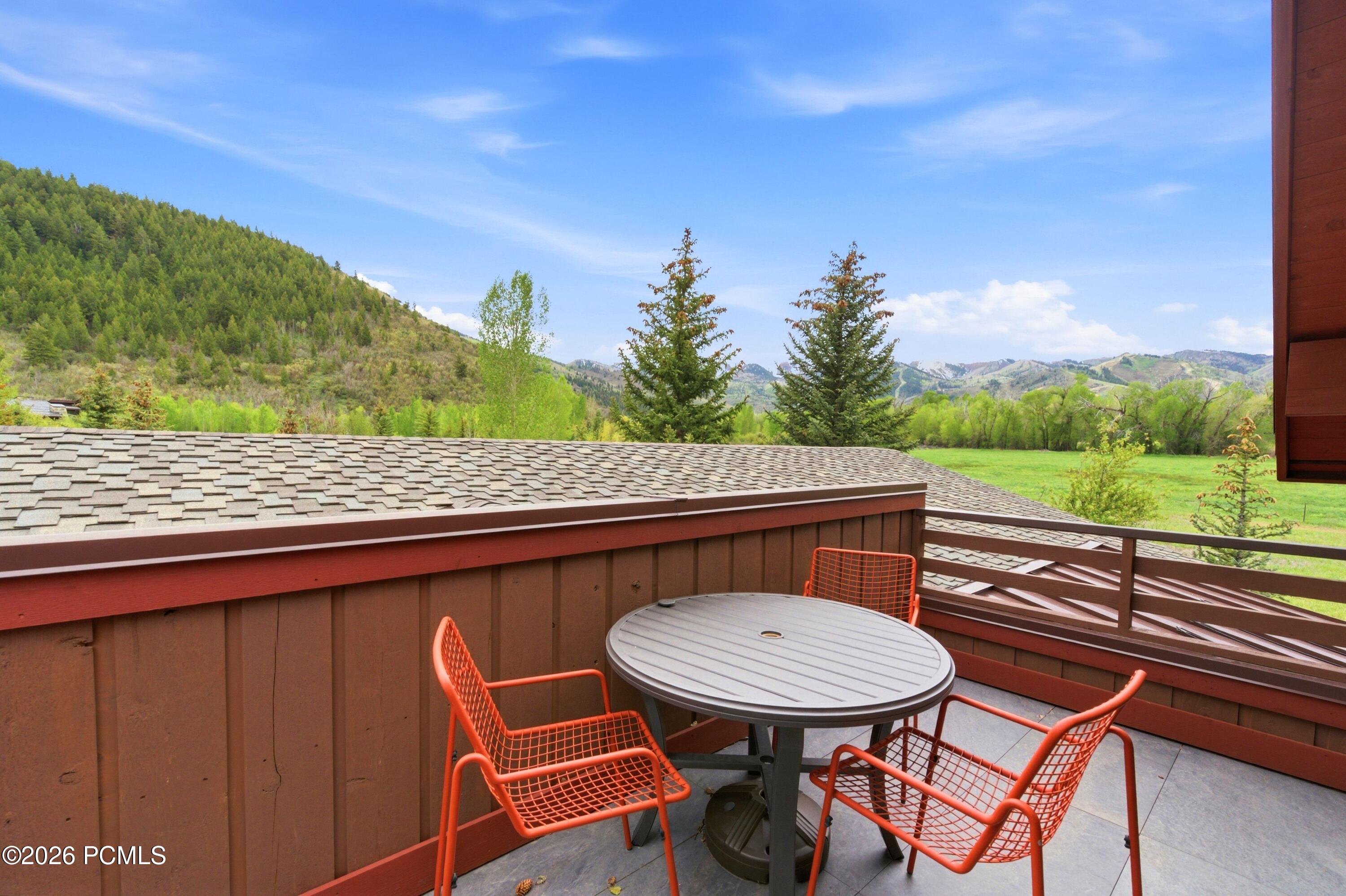 1042 W Quarry Mountain Lane