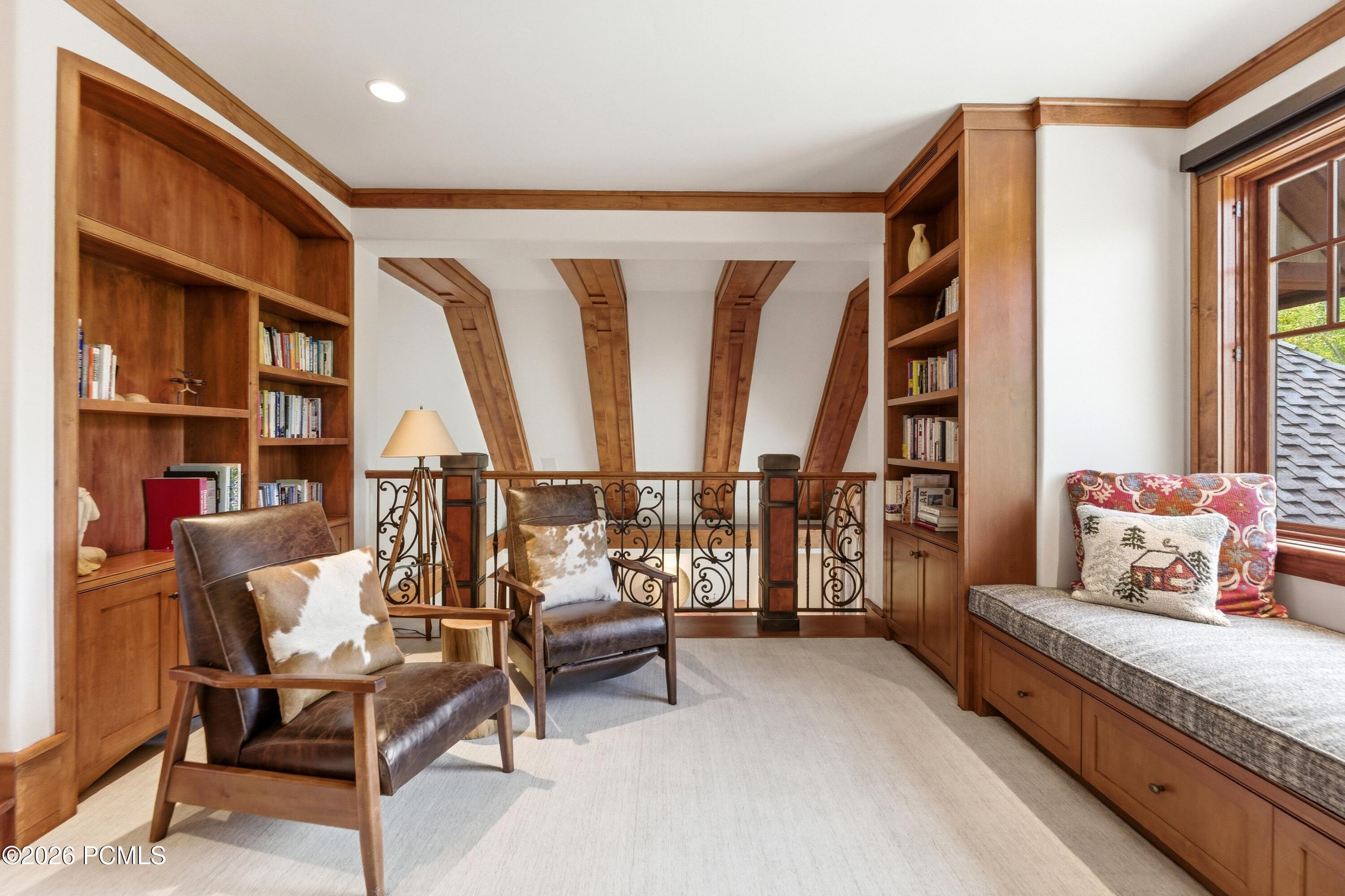 1042 W Quarry Mountain Lane