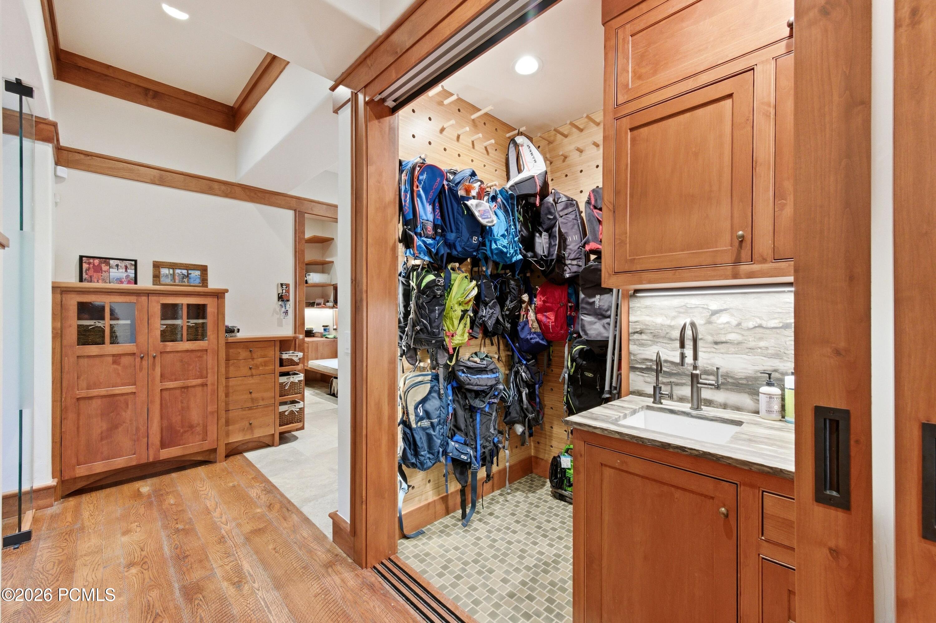 1042 W Quarry Mountain Lane