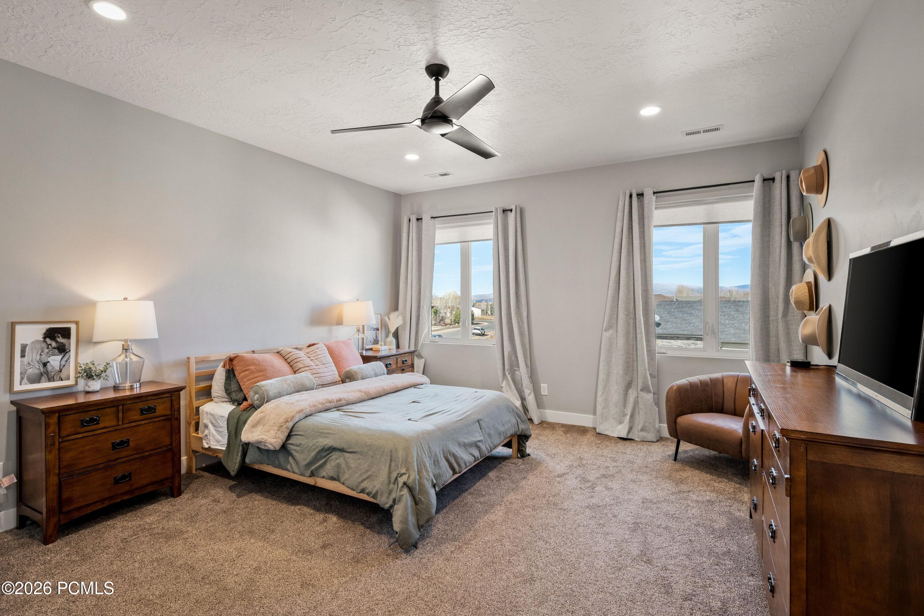 862 W Hilltop Court