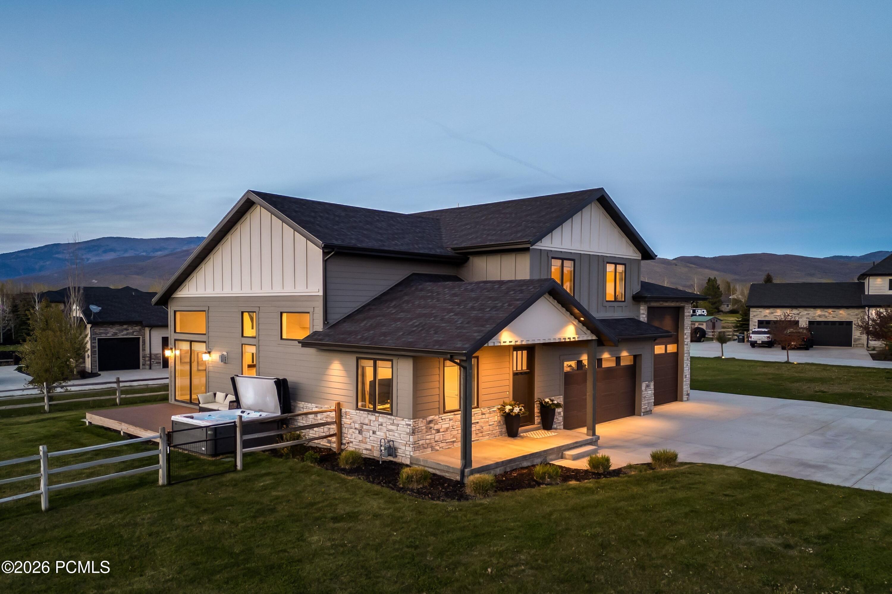 862 W Hilltop Court