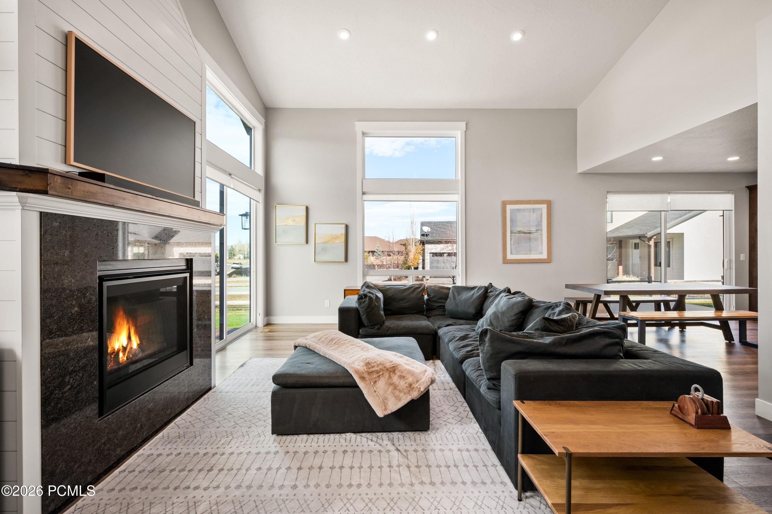 862 W Hilltop Court