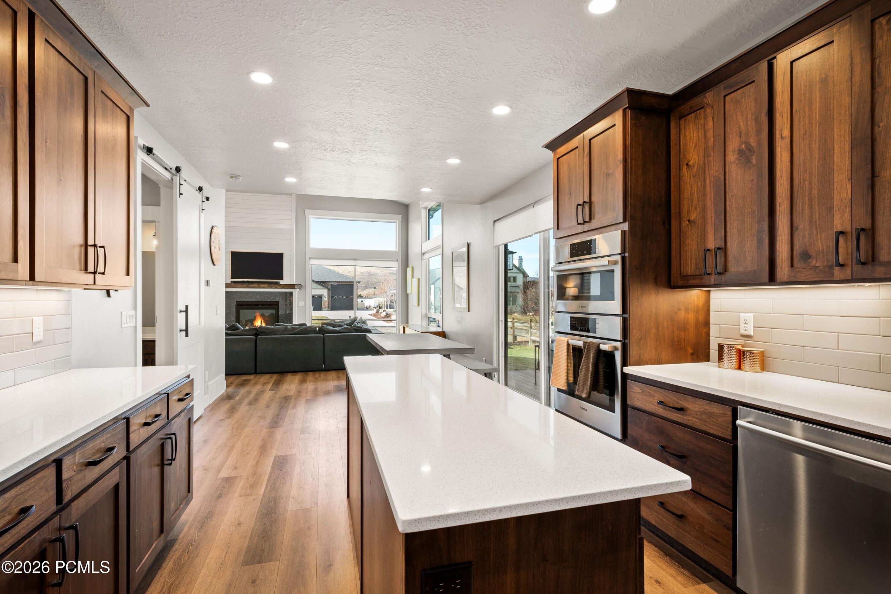 862 W Hilltop Court