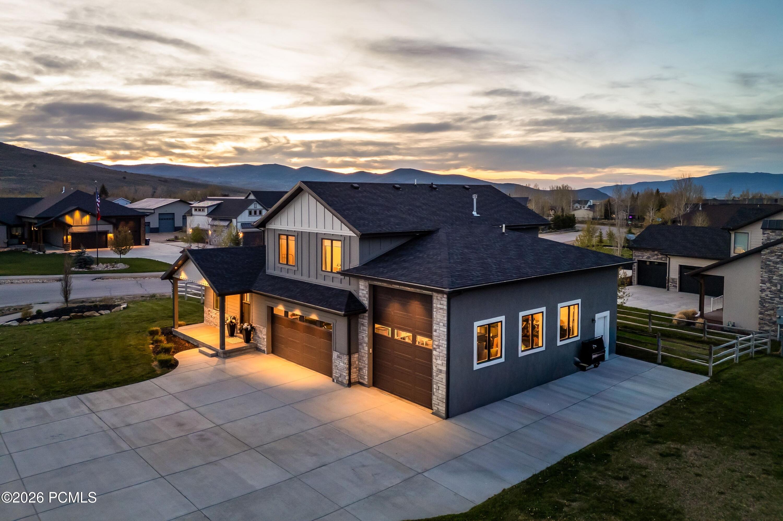 862 W Hilltop Court