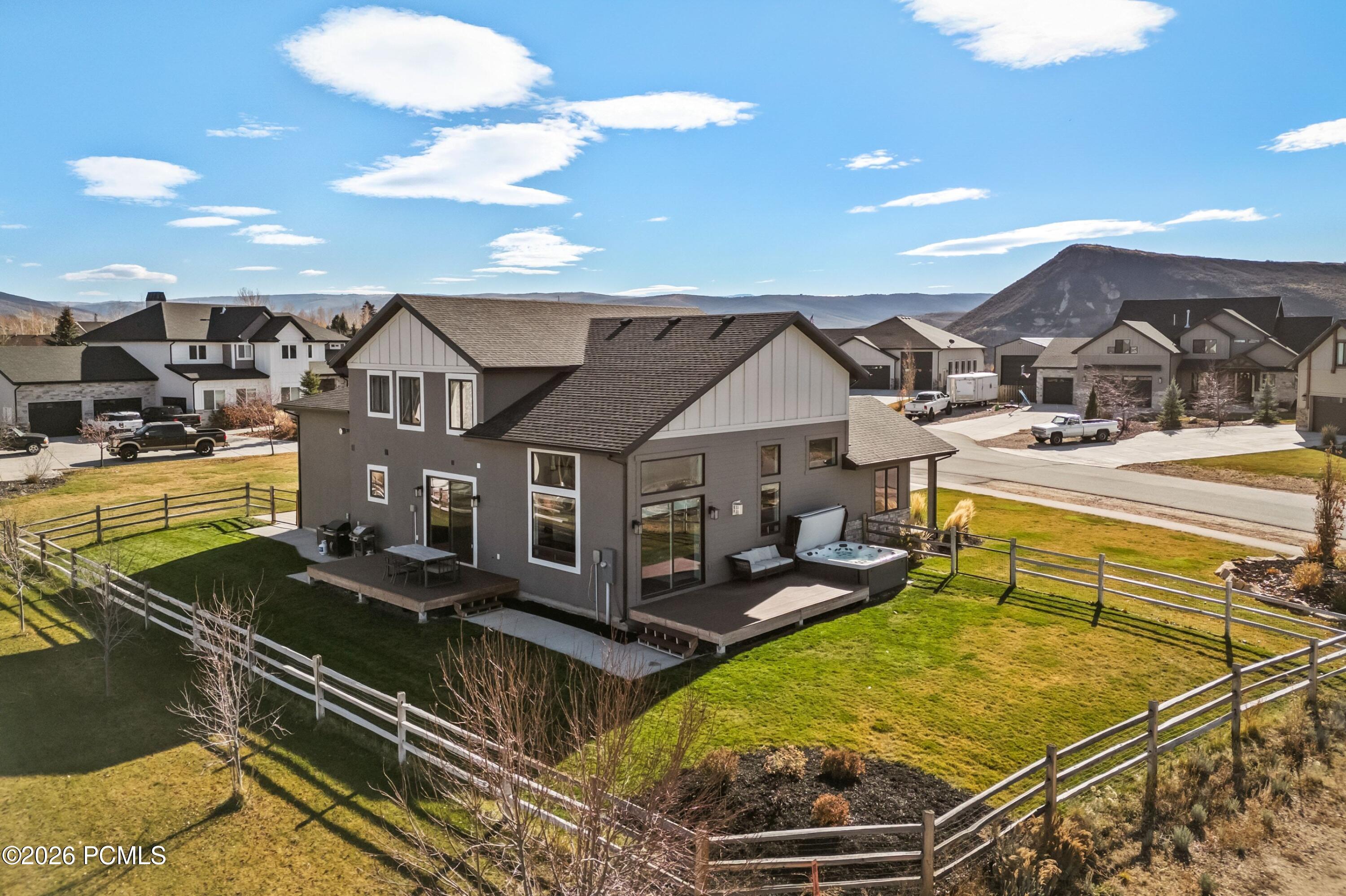 862 W Hilltop Court