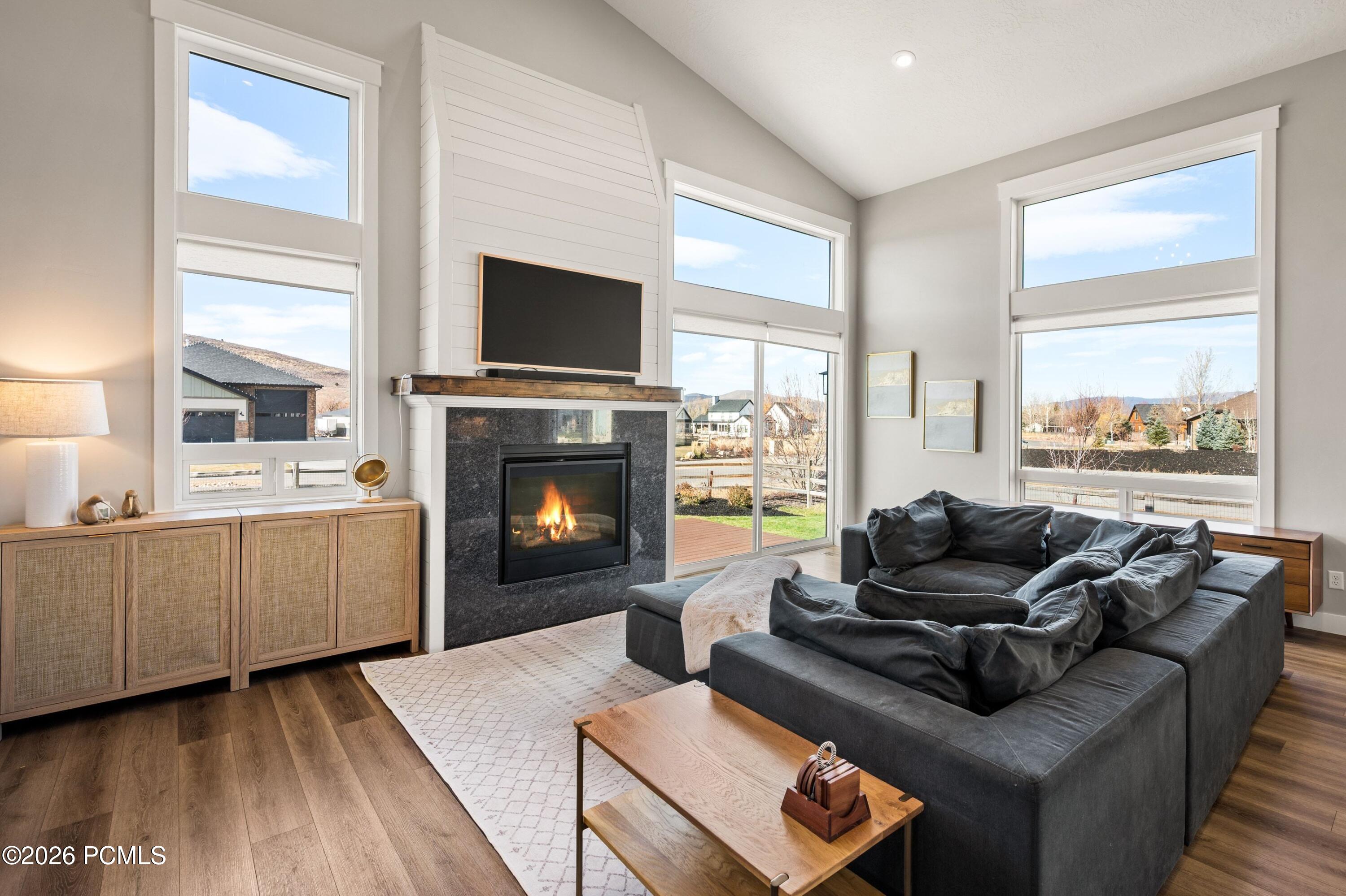 862 W Hilltop Court