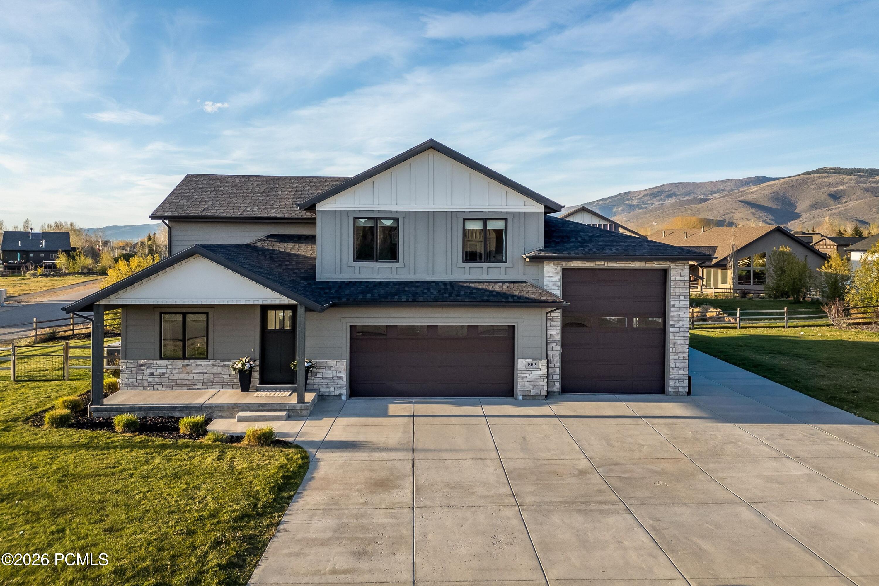 862 W Hilltop Court