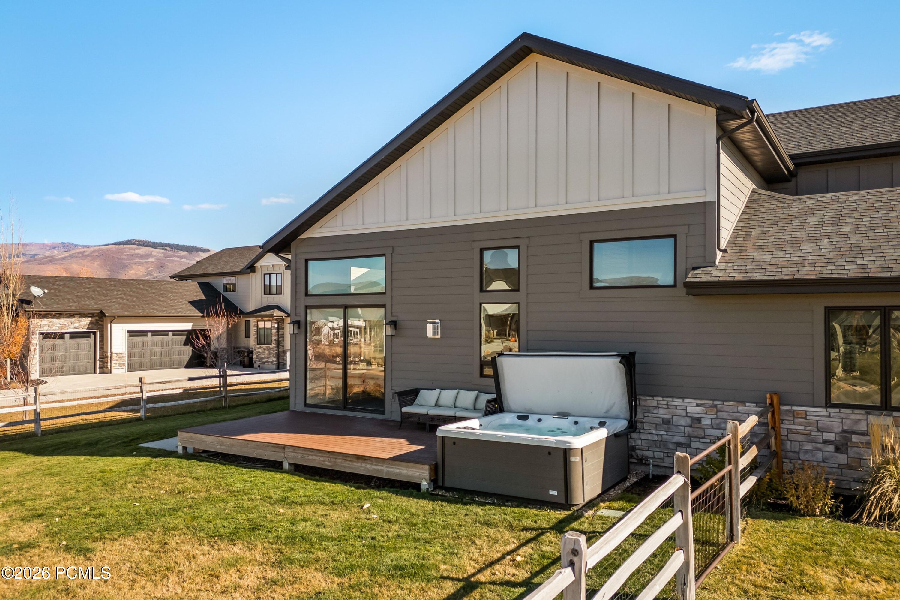 862 W Hilltop Court