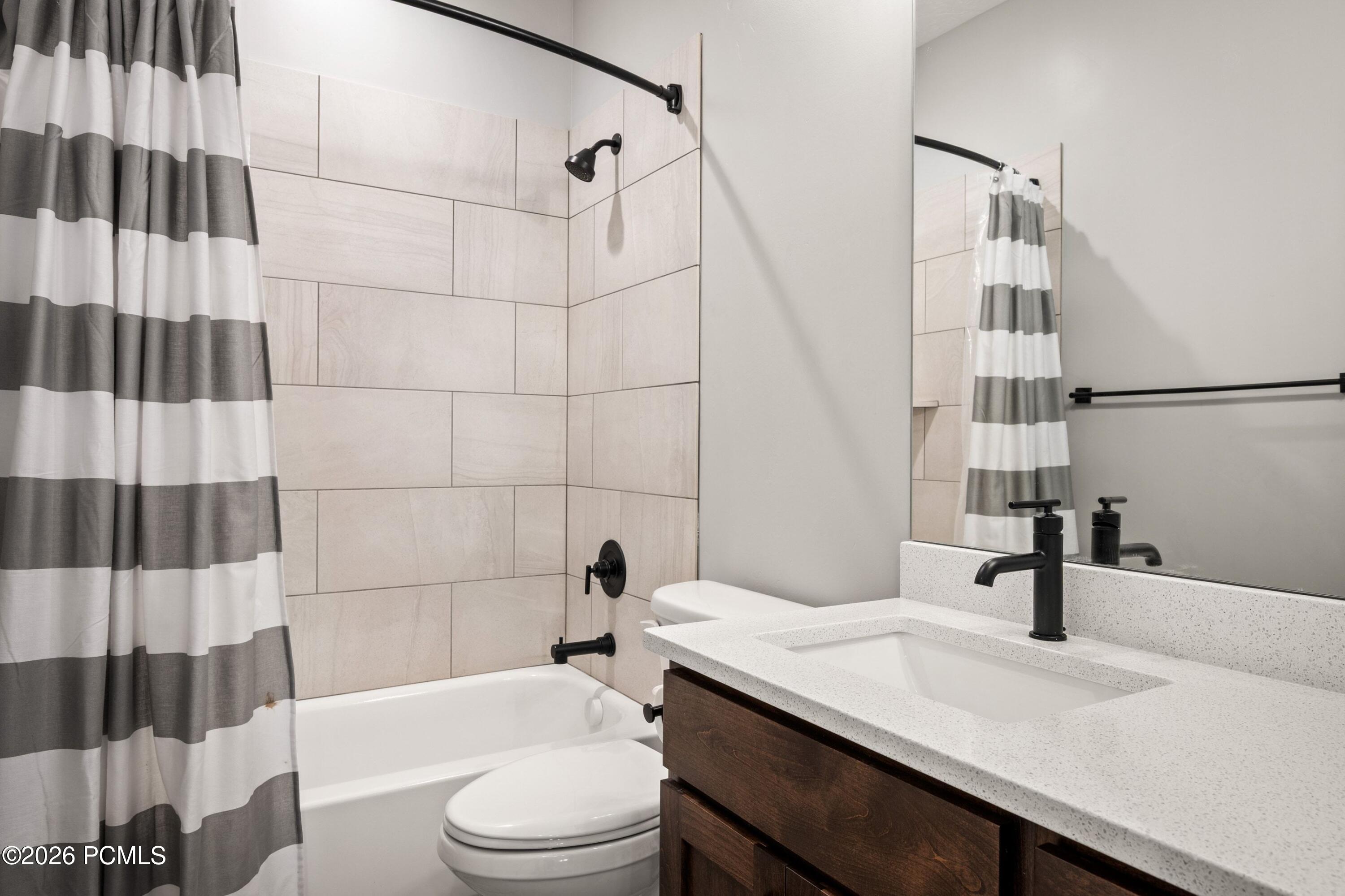 862 W Hilltop Court
