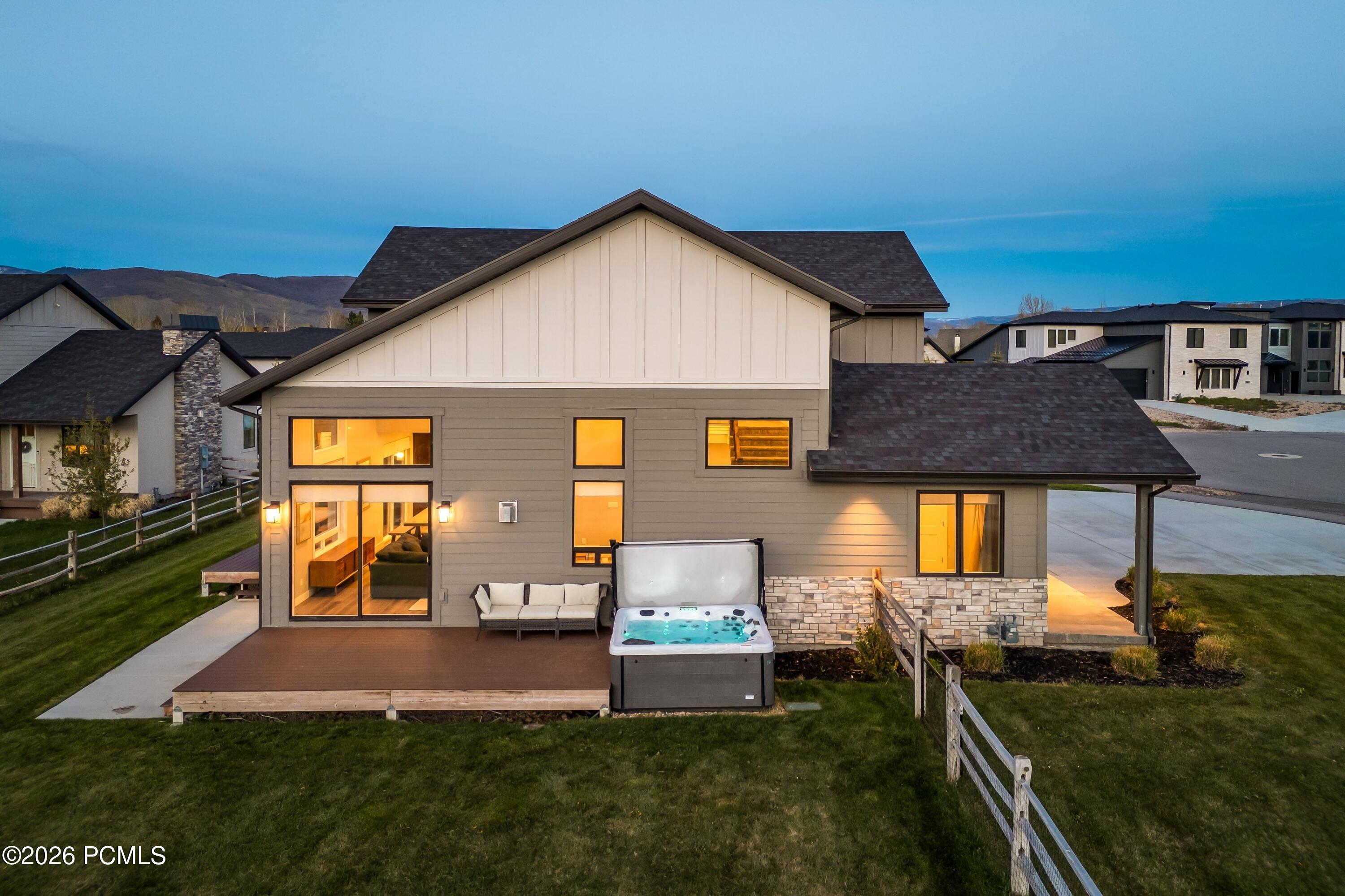 862 W Hilltop Court