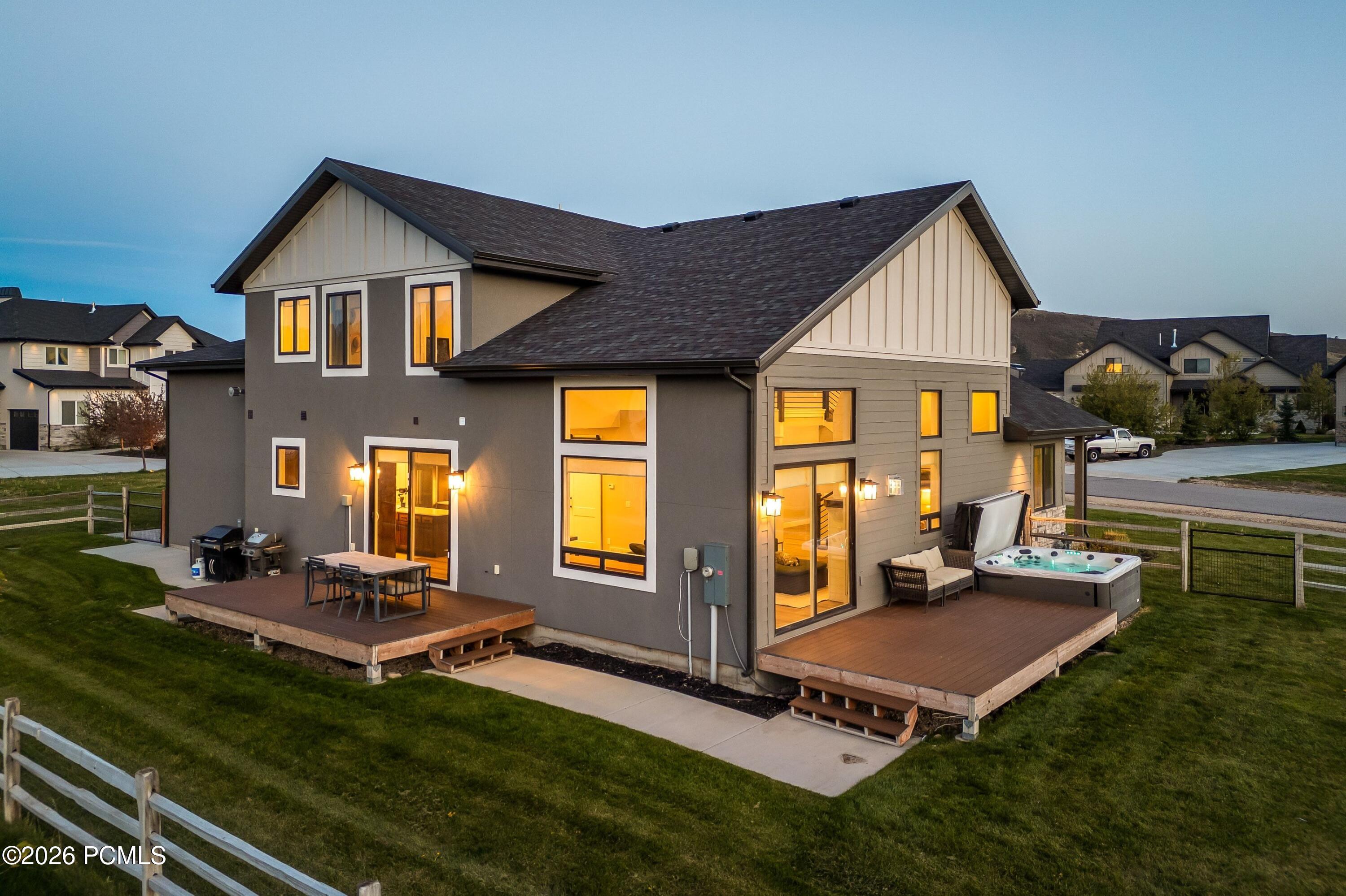 862 W Hilltop Court