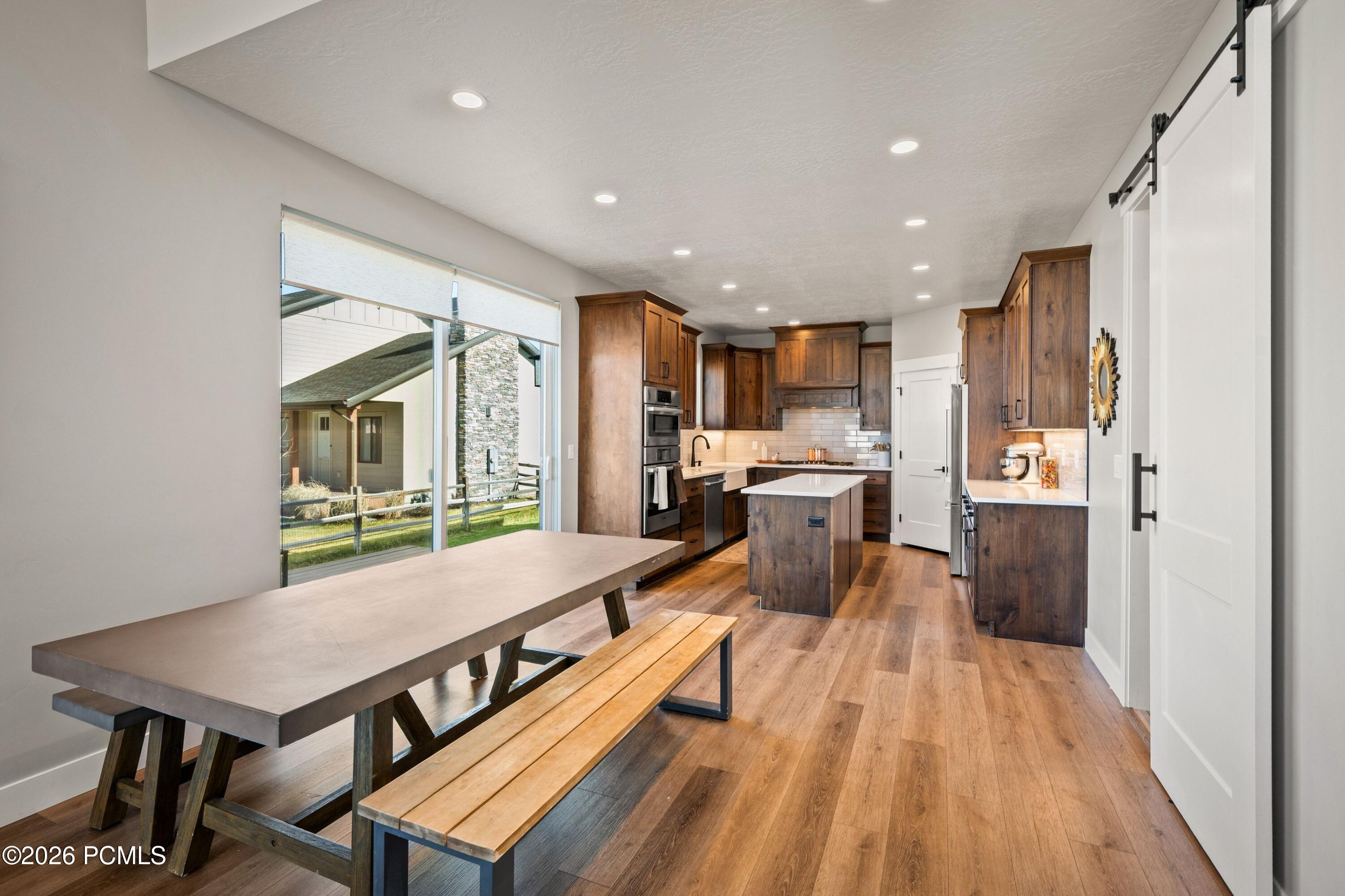 862 W Hilltop Court