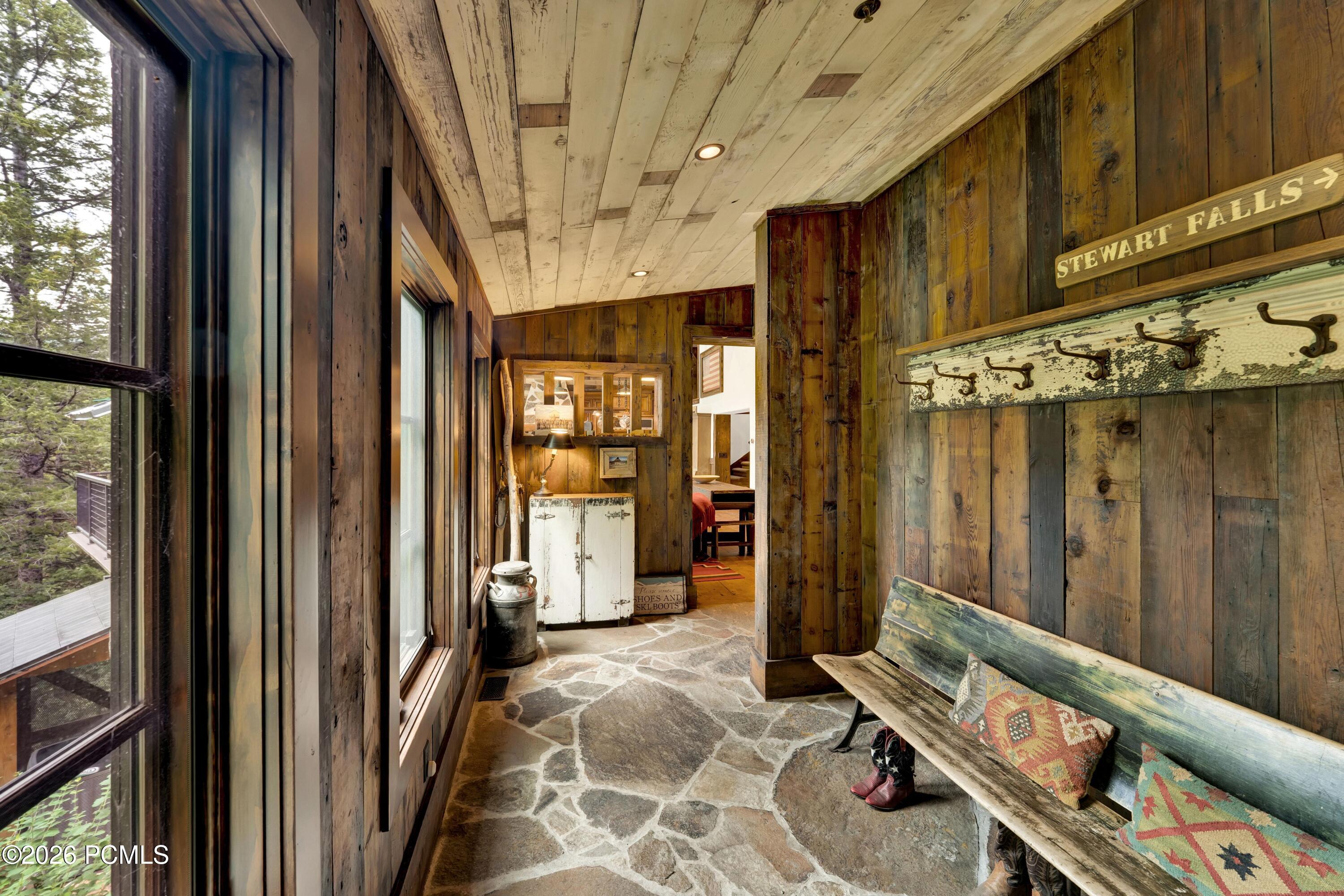 2983 E Ridgetop Drive