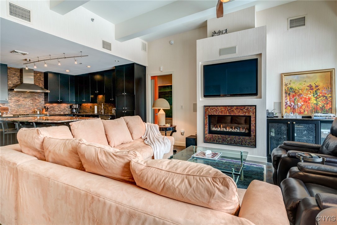 211 West Jefferson Street 405