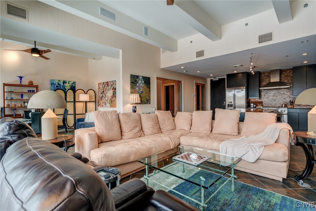 211 West Jefferson Street 405