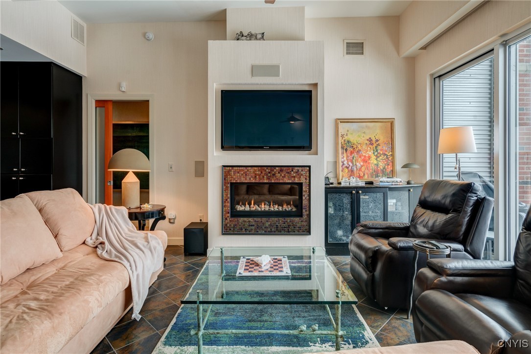 211 West Jefferson Street 405