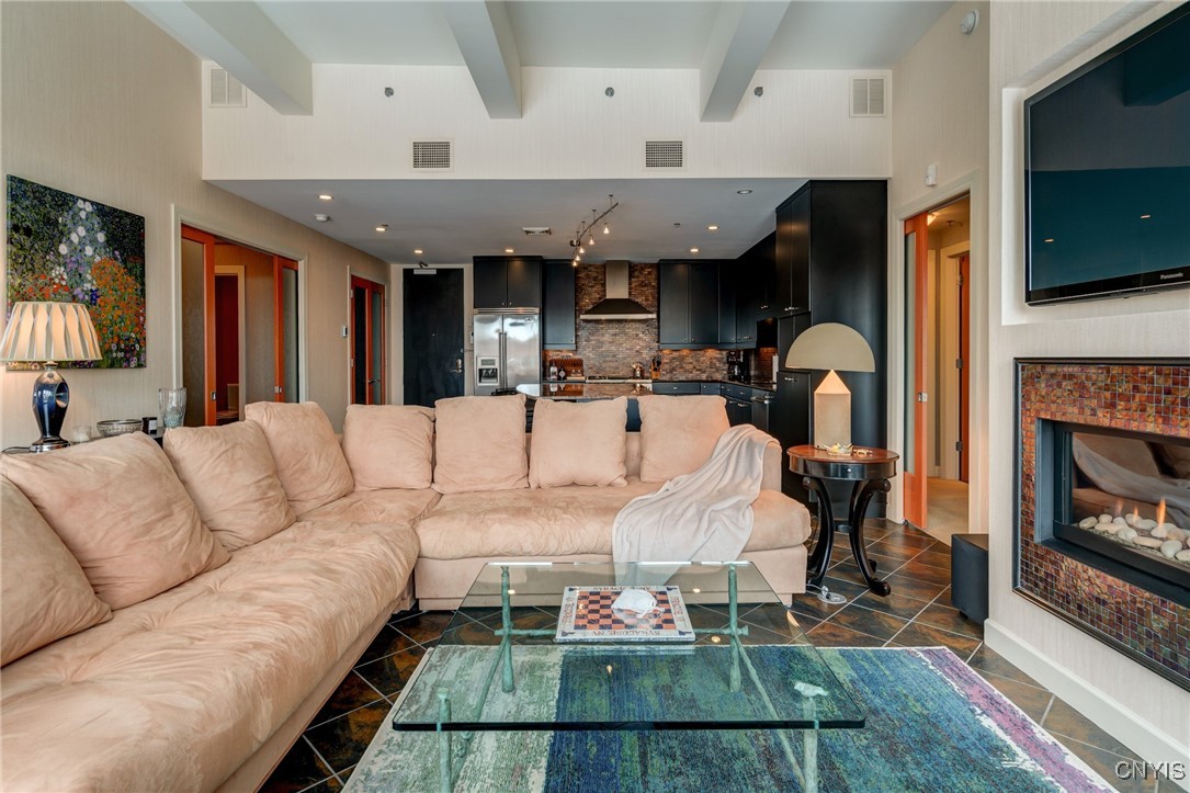 211 West Jefferson Street 405