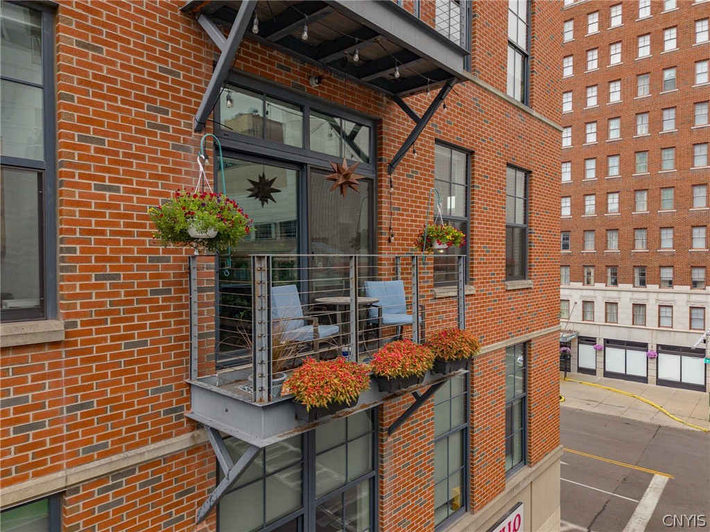 211 West Jefferson Street R302