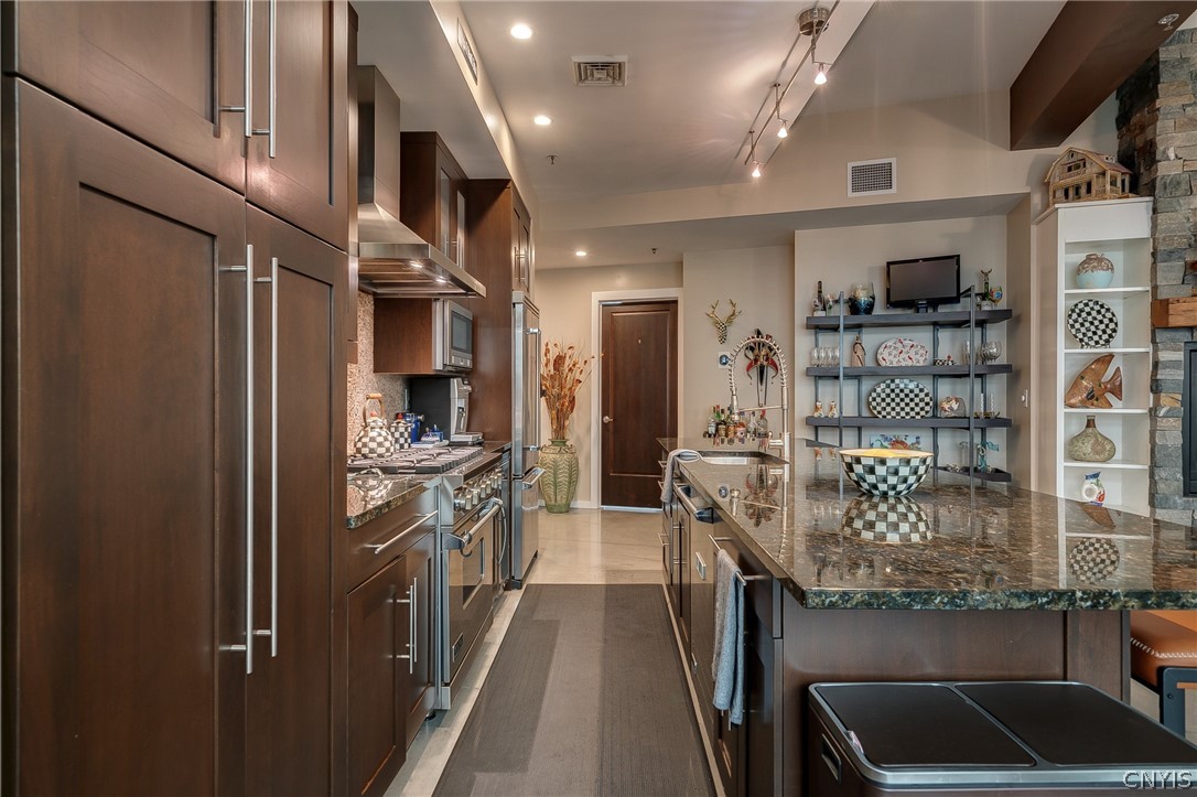 211 West Jefferson Street R302
