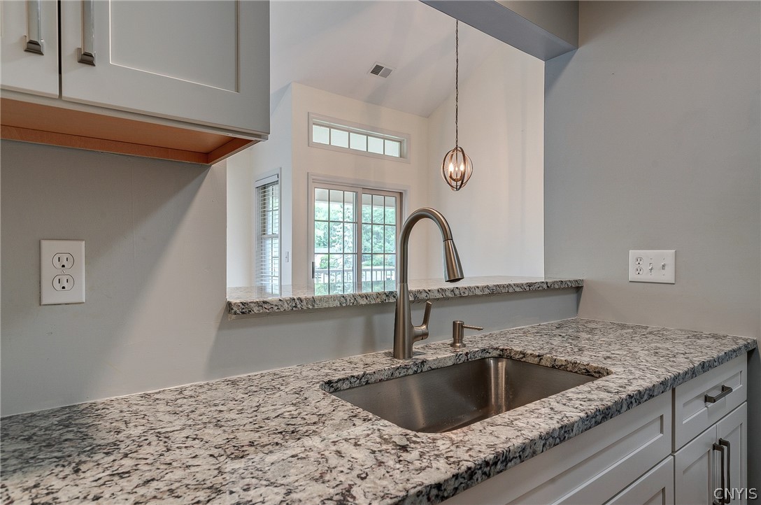 2404 Pipers Court