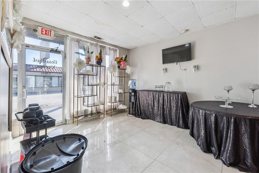 5866 Love Street