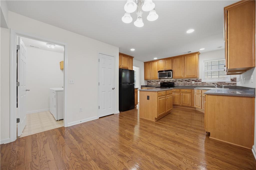 910 Park Knoll Court