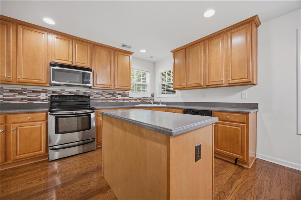 910 Park Knoll Court