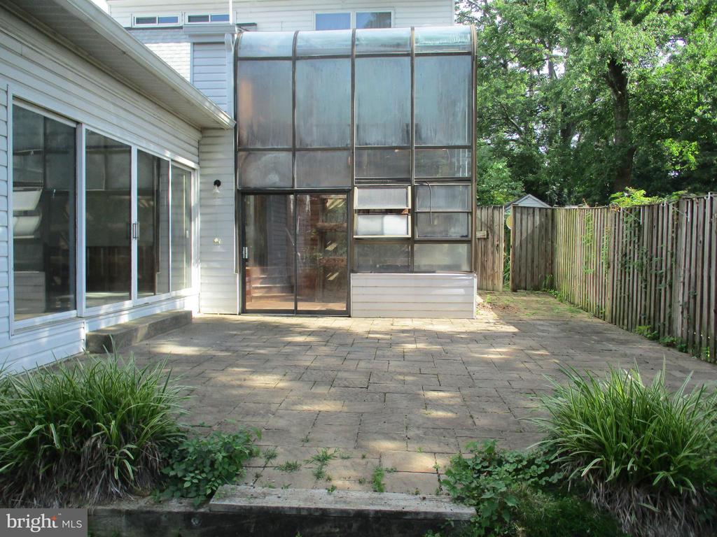 10001 DALLAS AVENUE