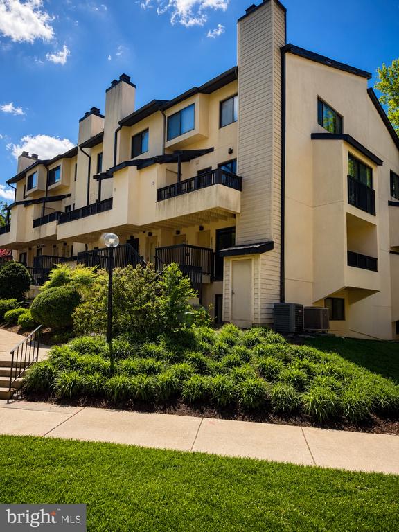 9836 HELLINGLY PLACE 106