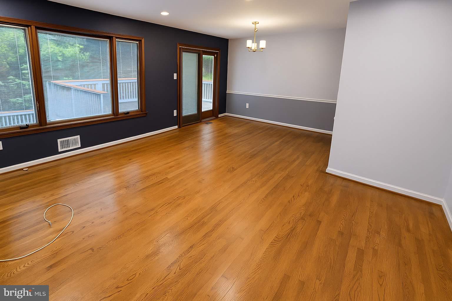 8905 BLUFFWOOD LANE