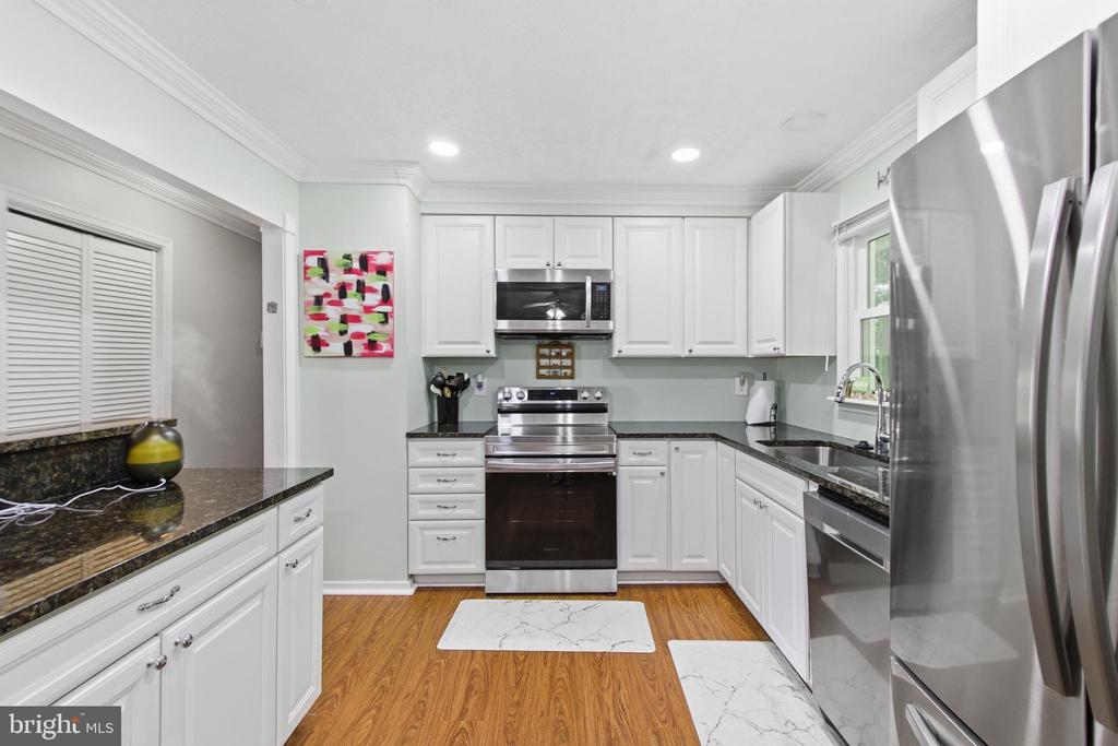 10313 KING RICHARD PLACE