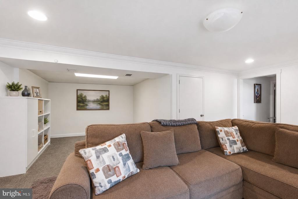 10313 KING RICHARD PLACE