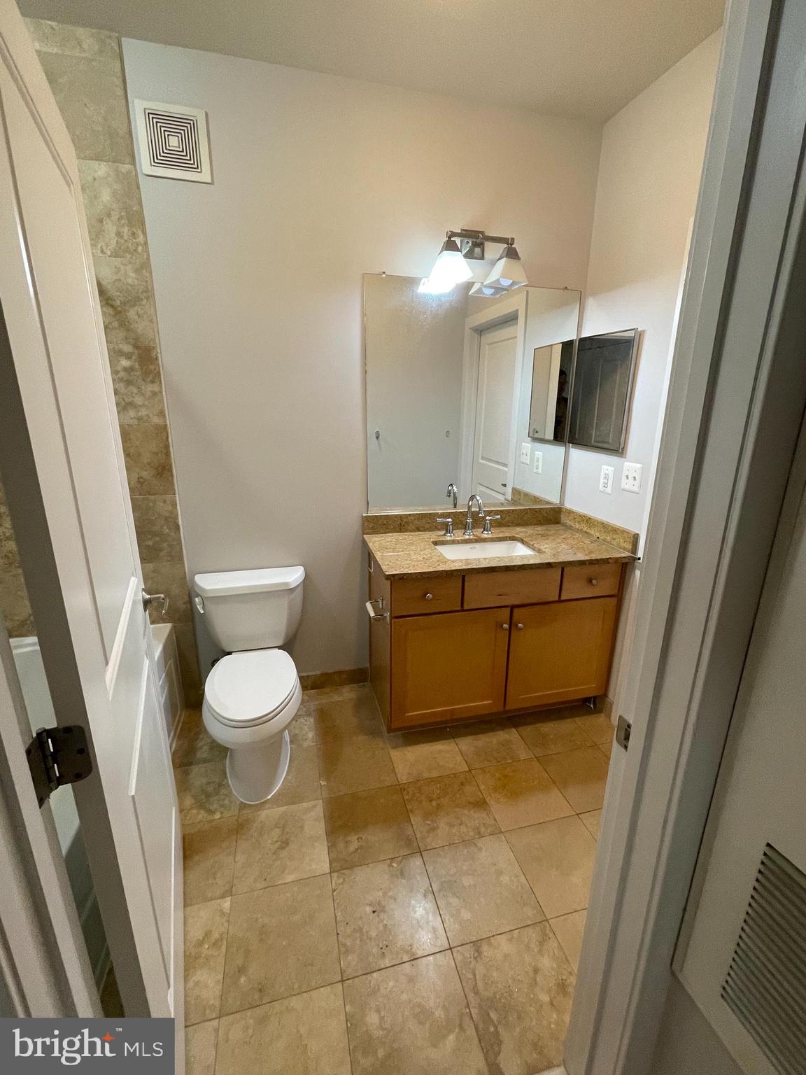 2200 N WESTMORELAND STREET 318