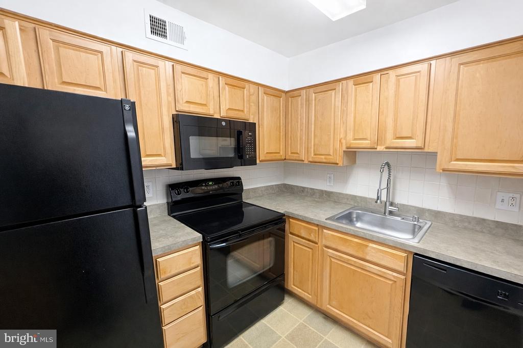 2511 ARLINGTON BOULEVARD 101