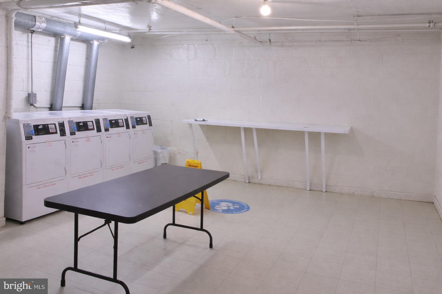 1922 N RHODES STREET N 78