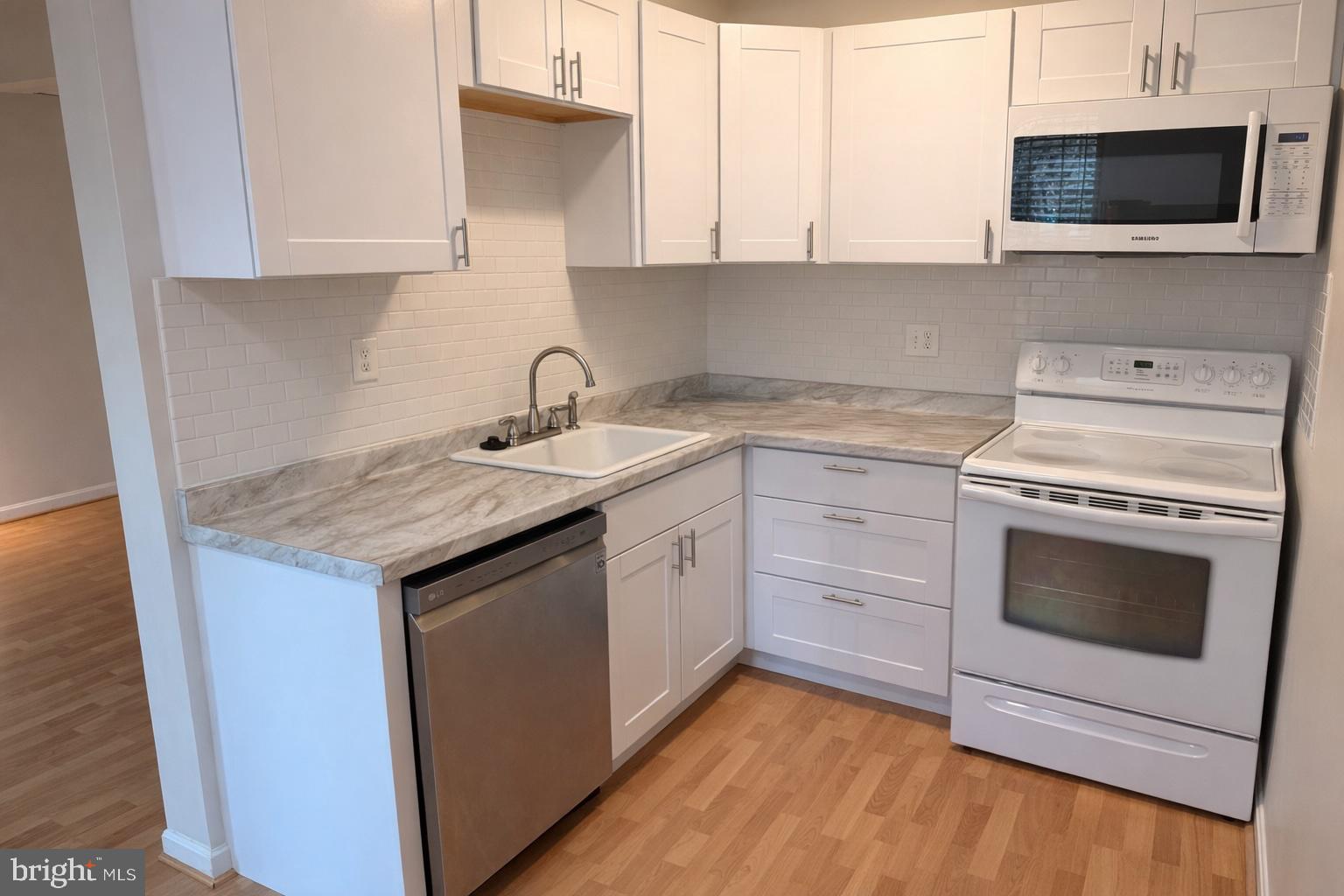 1922 N RHODES STREET N 78