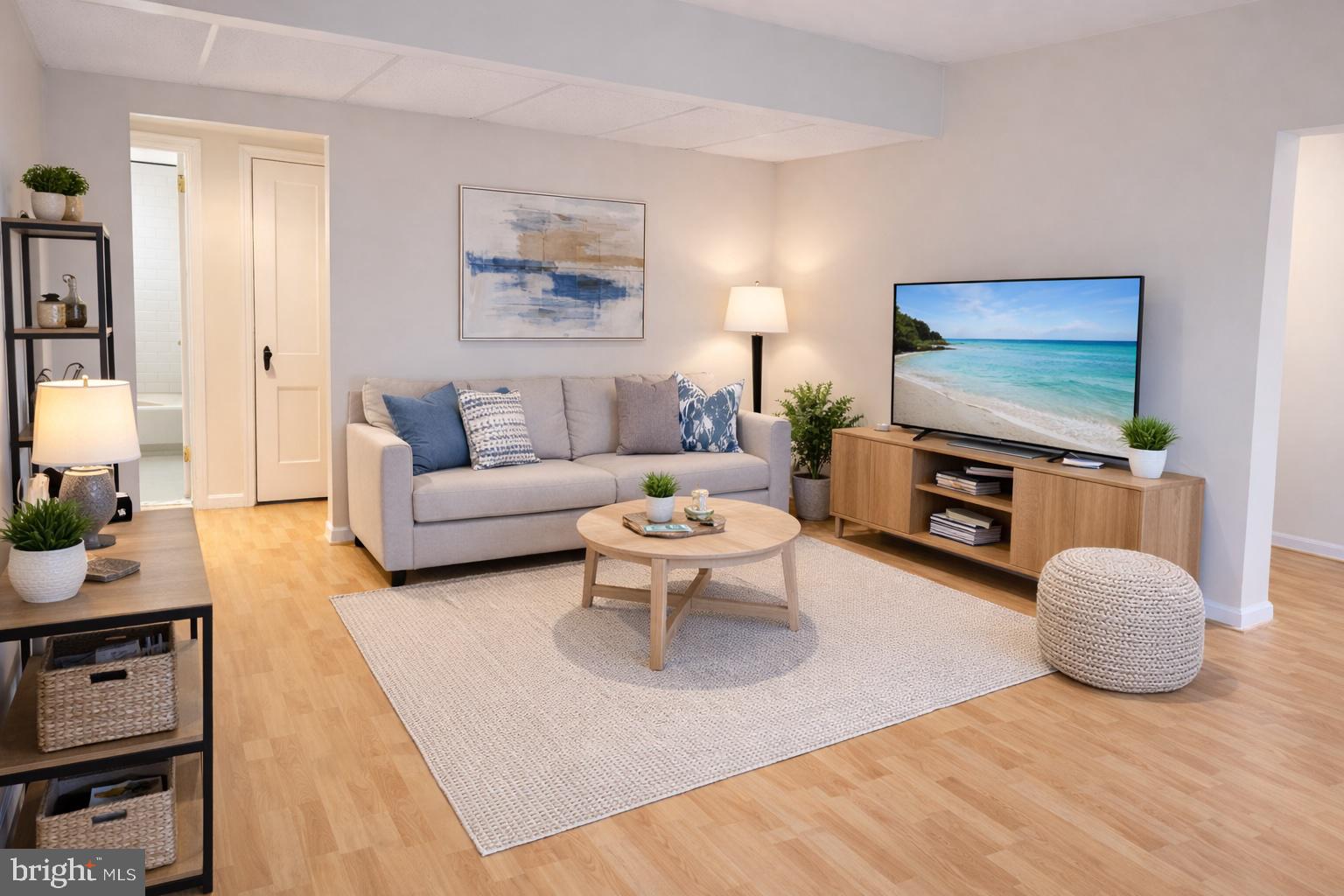 1922 N RHODES STREET N 78