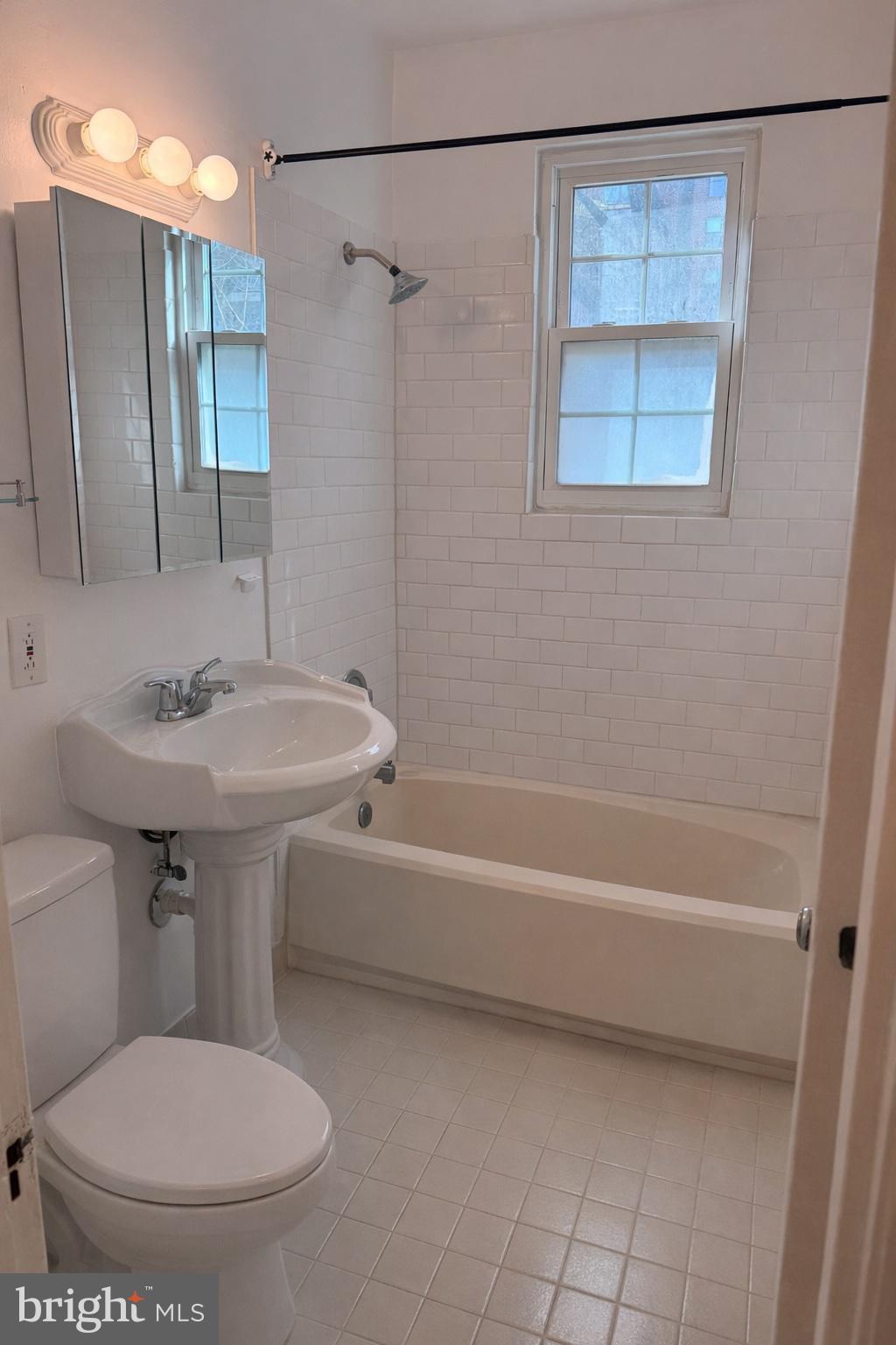 1922 N RHODES STREET N 78