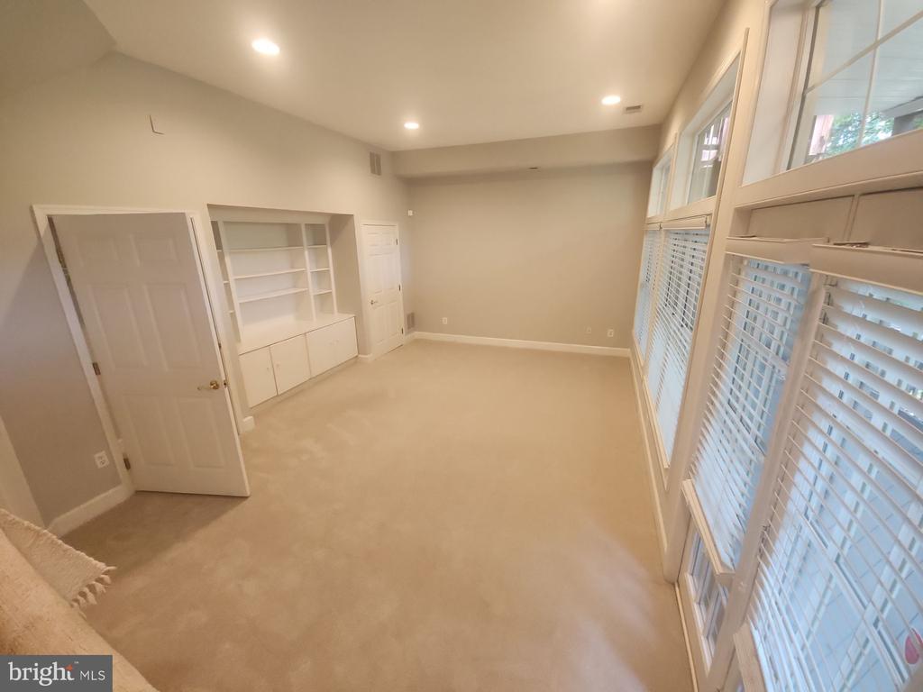 2503 GADSBY PLACE