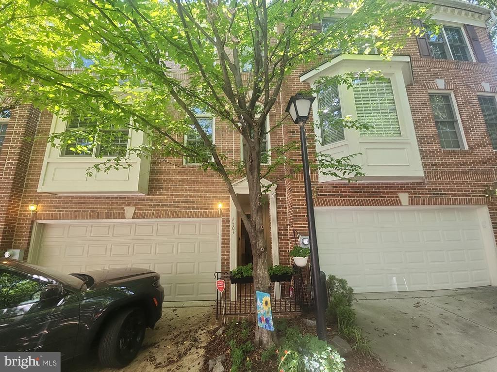 2503 GADSBY PLACE
