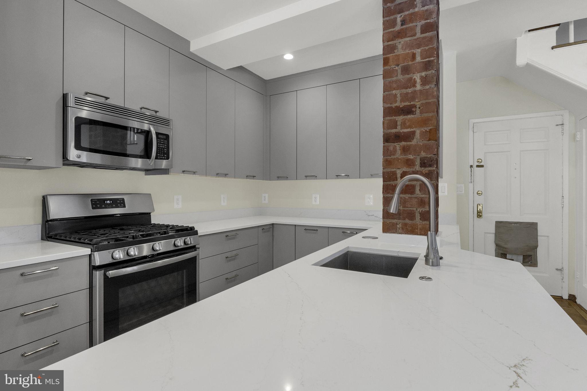 1400 MARTHA CUSTIS DRIVE