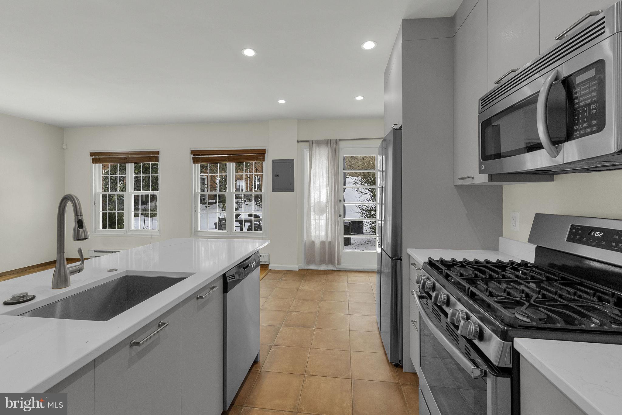 1400 MARTHA CUSTIS DRIVE