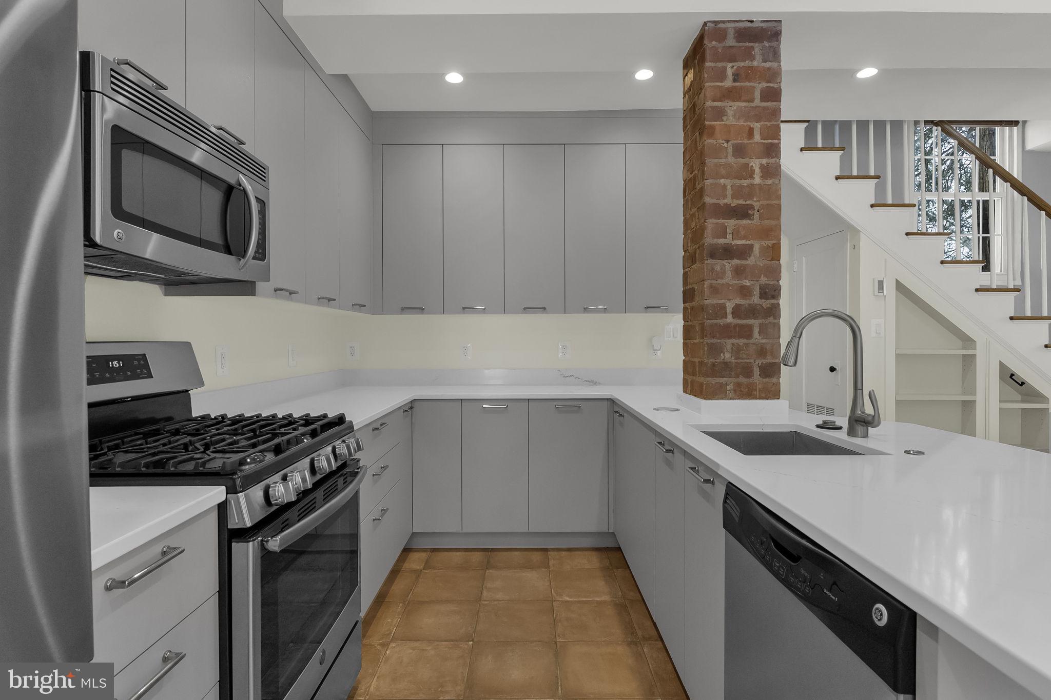 1400 MARTHA CUSTIS DRIVE