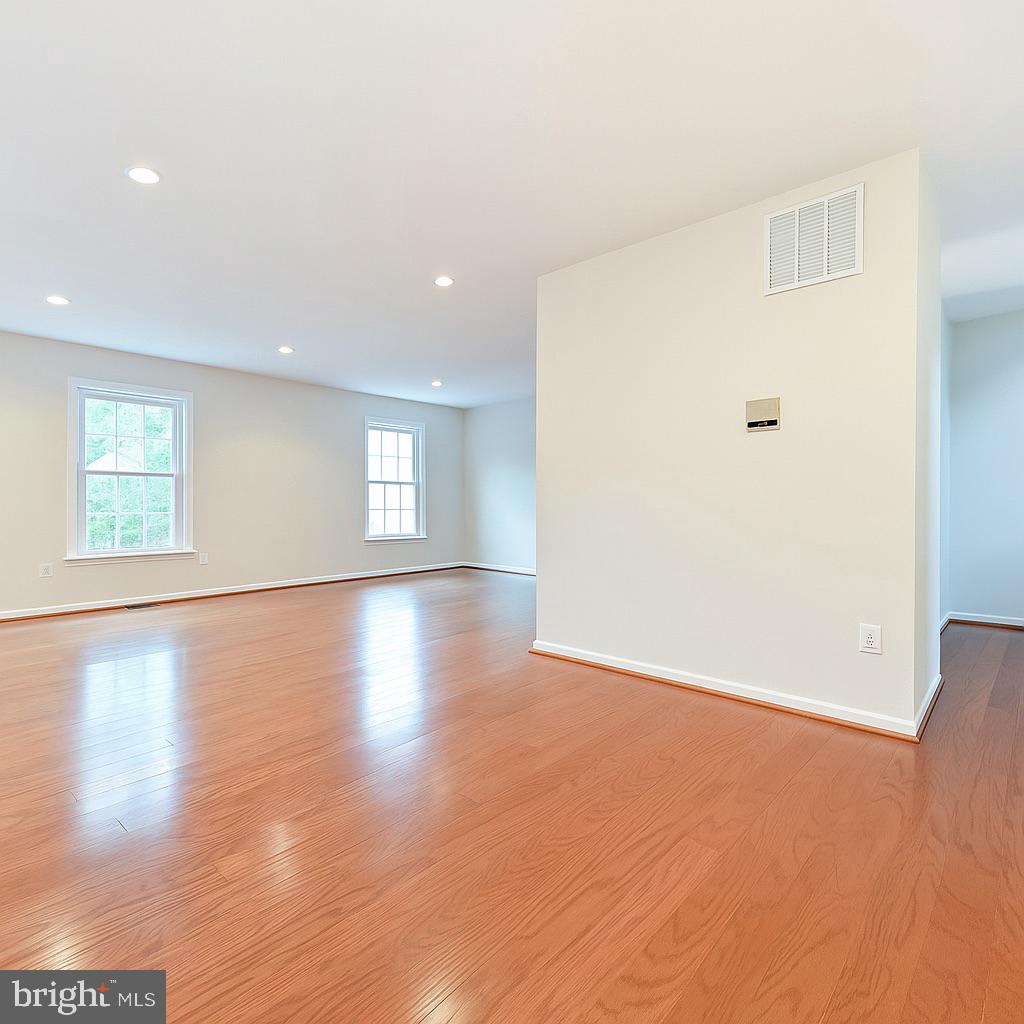 2934 WATERFORD COURT