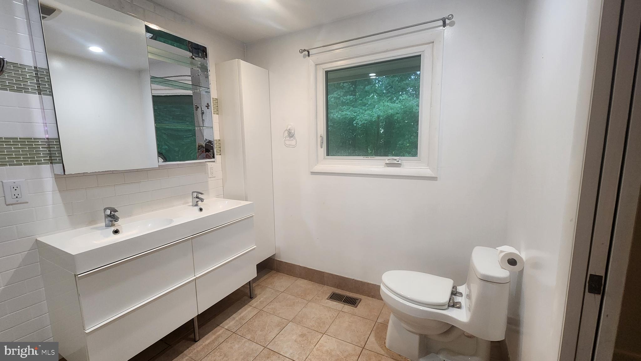 3808 MARYLAND STREET